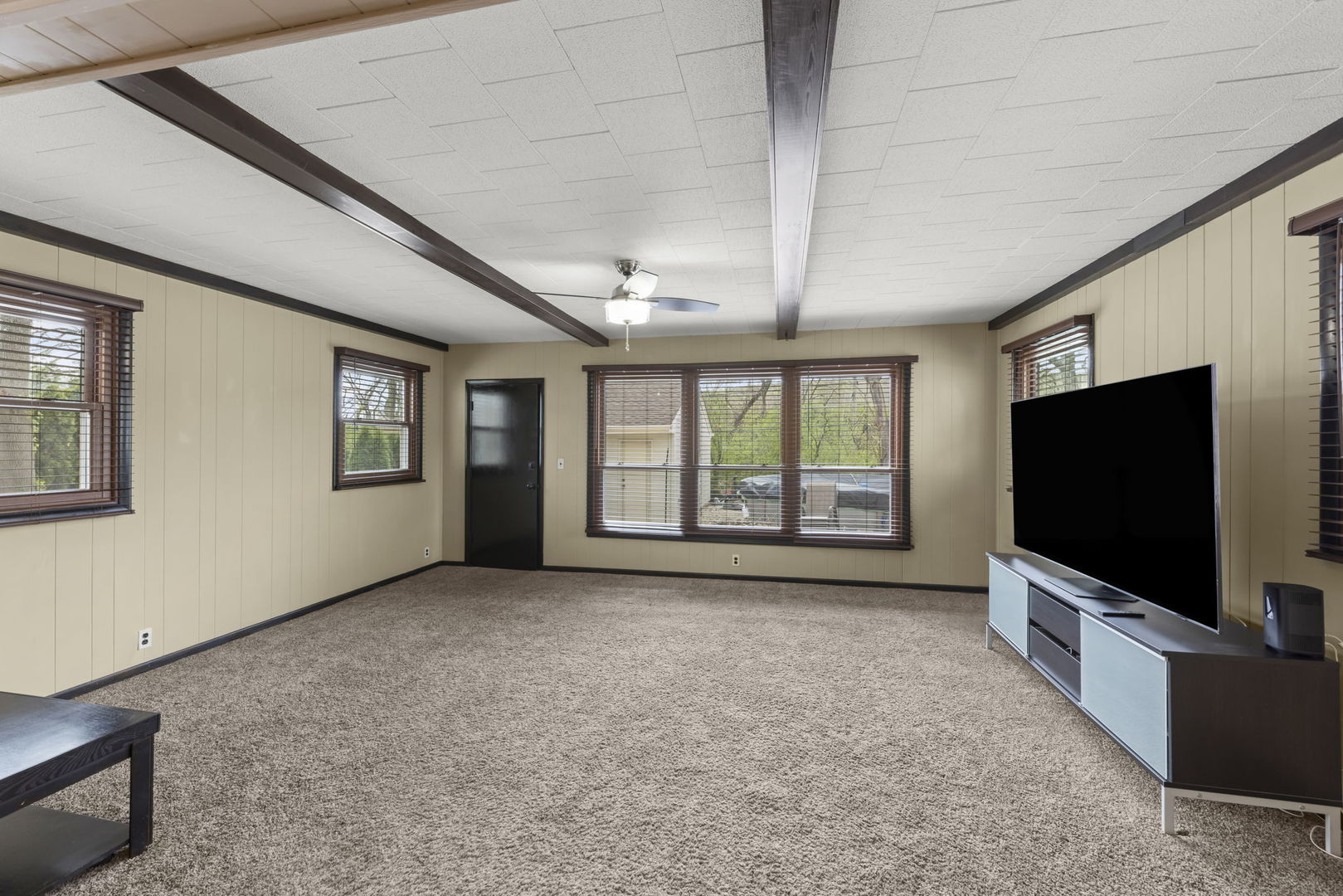 5818 Ridgewood Drive Western Springs, IL 60558 - Photo 10 of 25 a living room with furniture and a flat screen tv