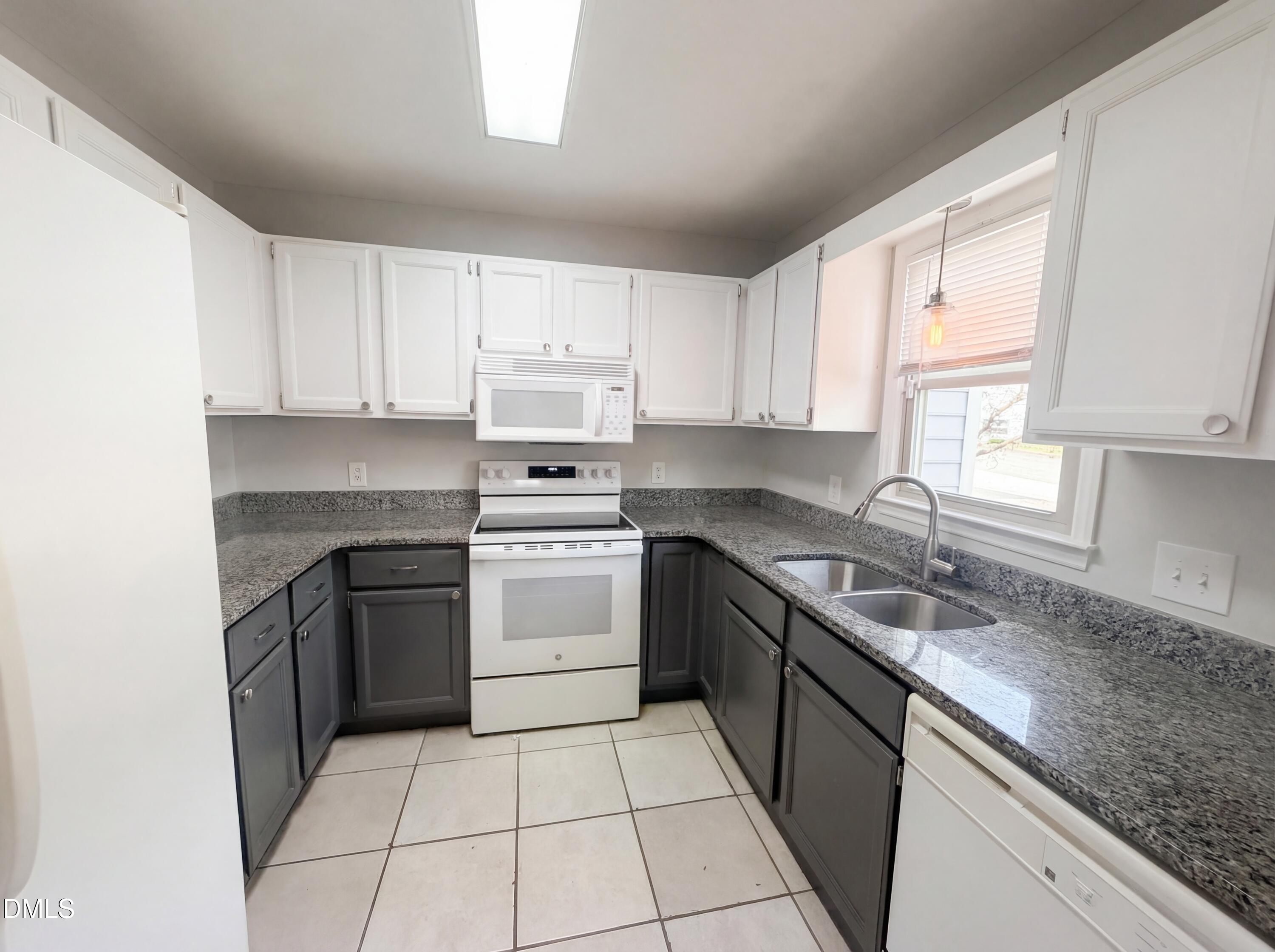 5621 Split Oak Way Raleigh, NC 27609 - Photo 2 of 16 listing_1