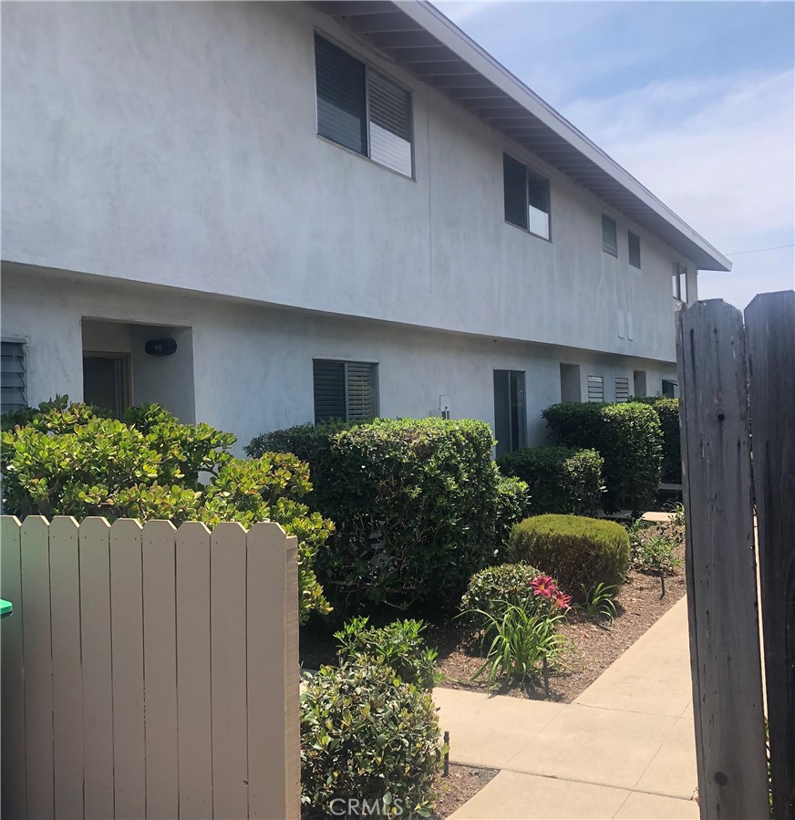 264 Cabrillo Street Costa Mesa, CA 92627 - Photo 3 of 17 a front view of house with a yard