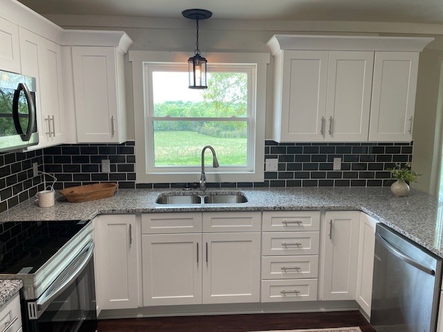 1280 Brandontown Road Manchester, TN 37355 - Photo 15 of 56 Amazing kitchen with new cabinets, new granite countertops, and stainless appliances, backsplash