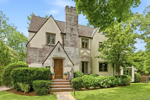 $2,275,000 | 31 Dobbs Terrace, Scarsdale, NY 10583