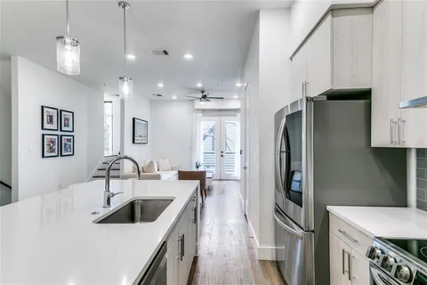 $515,000 | 4205 Roseland Avenue, Unit 203, Dallas, TX 75204