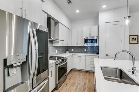 $515,000 | 4205 Roseland Avenue, Unit 203, Dallas, TX 75204