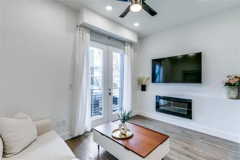 $515,000 | 4205 Roseland Avenue, Unit 203, Dallas, TX 75204