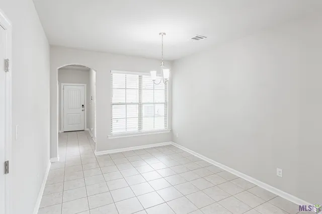 $2,100 | 1445 Granby Drive, Baton Rouge, LA 70820