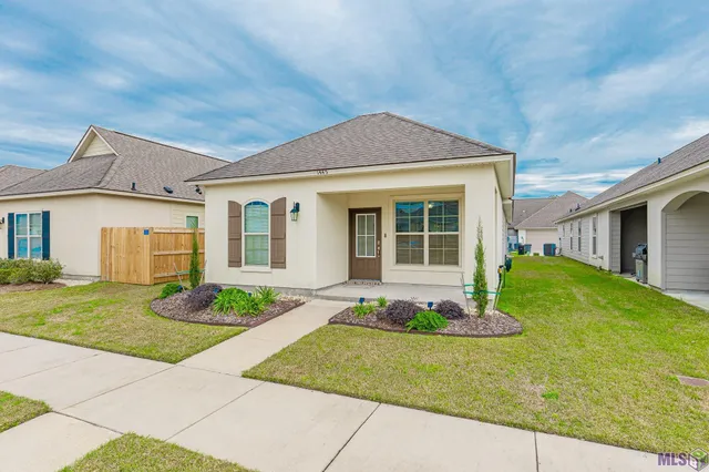 $2,100 | 1445 Granby Drive, Baton Rouge, LA 70820