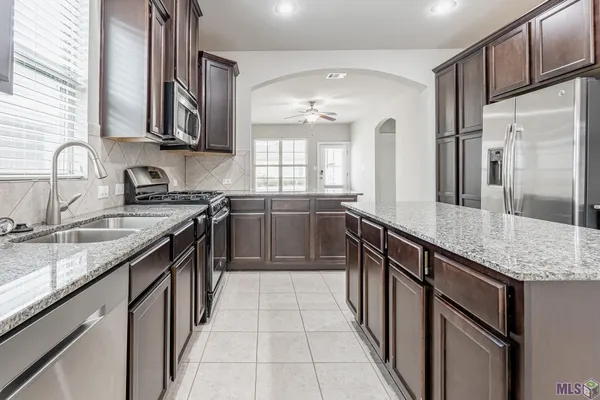 $2,100 | 1445 Granby Drive, Baton Rouge, LA 70820