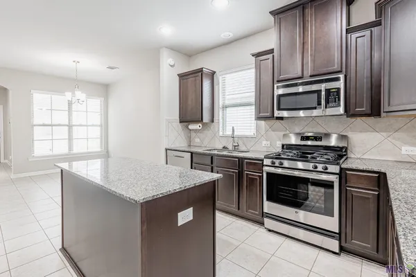 $2,100 | 1445 Granby Drive, Baton Rouge, LA 70820