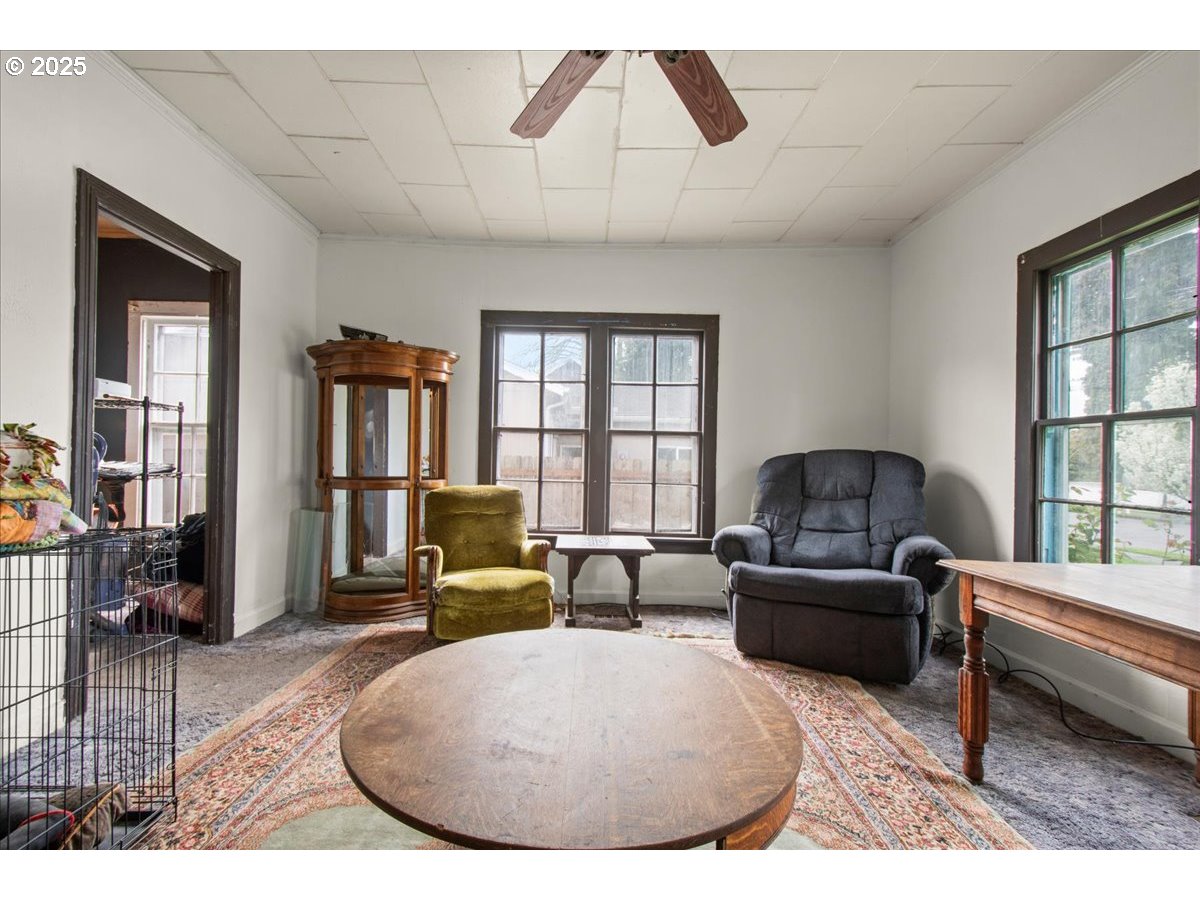 514 North Main Avenue Ridgefield, WA 98642 - Photo 3 of 16 a living room with furniture and a window
