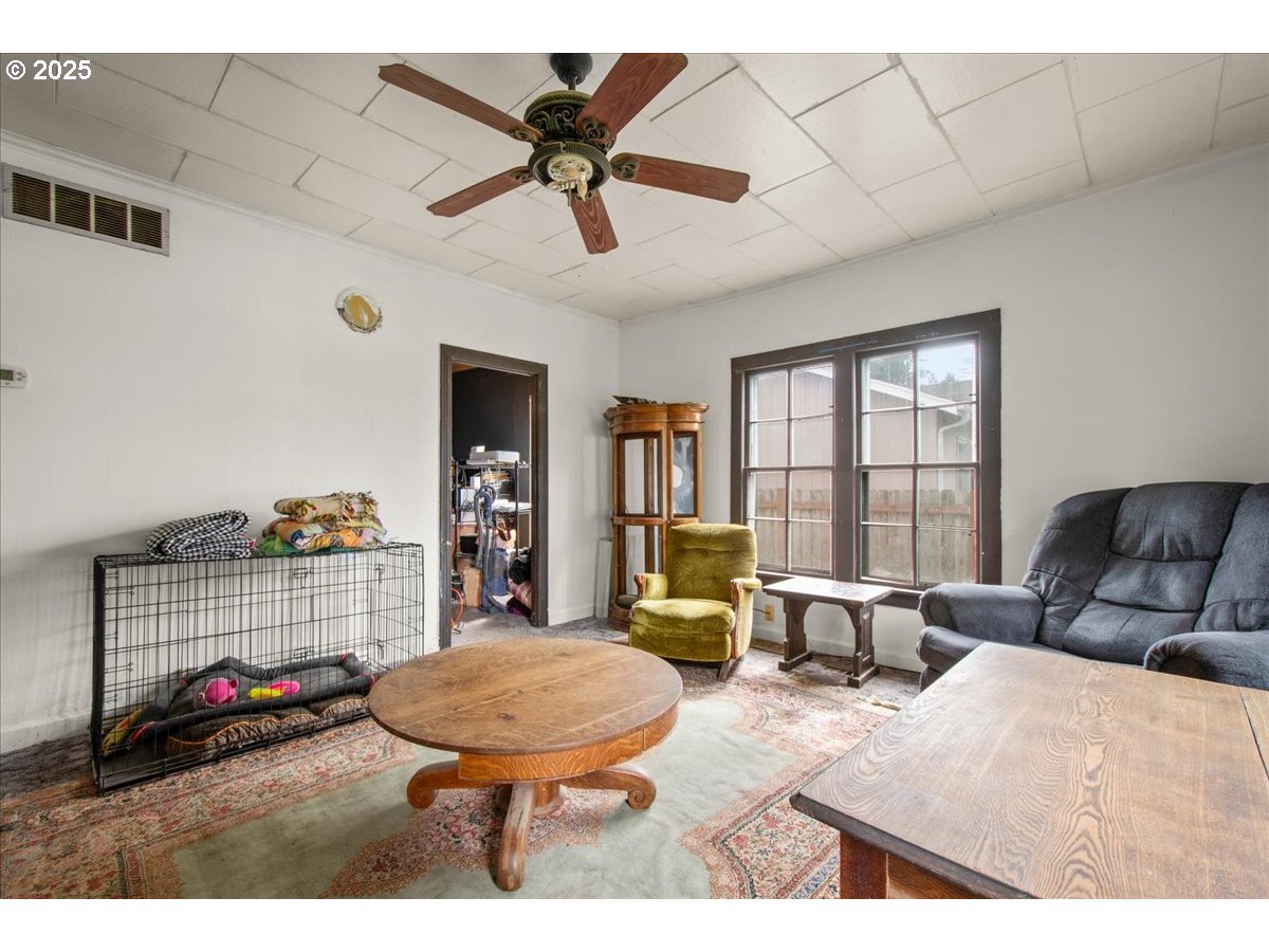 514 North Main Avenue Ridgefield, WA 98642 - Photo 5 of 16 a living room with furniture a ceiling fan and a flat screen tv