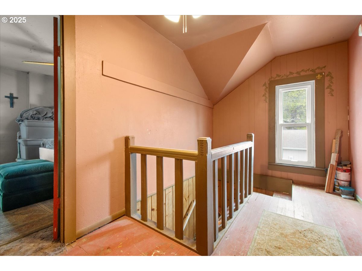 514 North Main Avenue Ridgefield, WA 98642 - Photo 9 of 16 a view of hallway with wooden floor