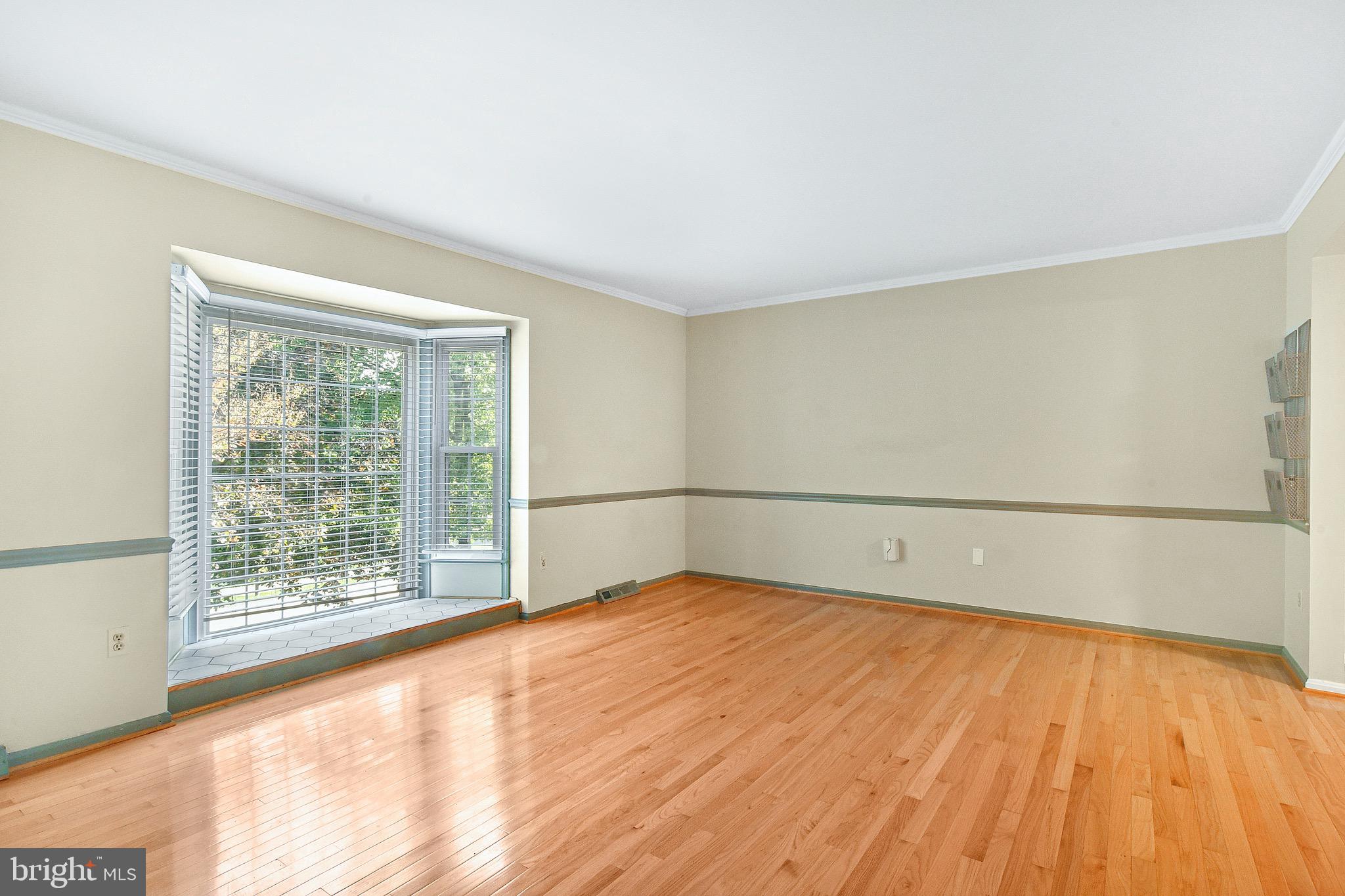491 Colonial Ridge Lane Arnold, MD 21012 - Photo 9 of 30 Living Room