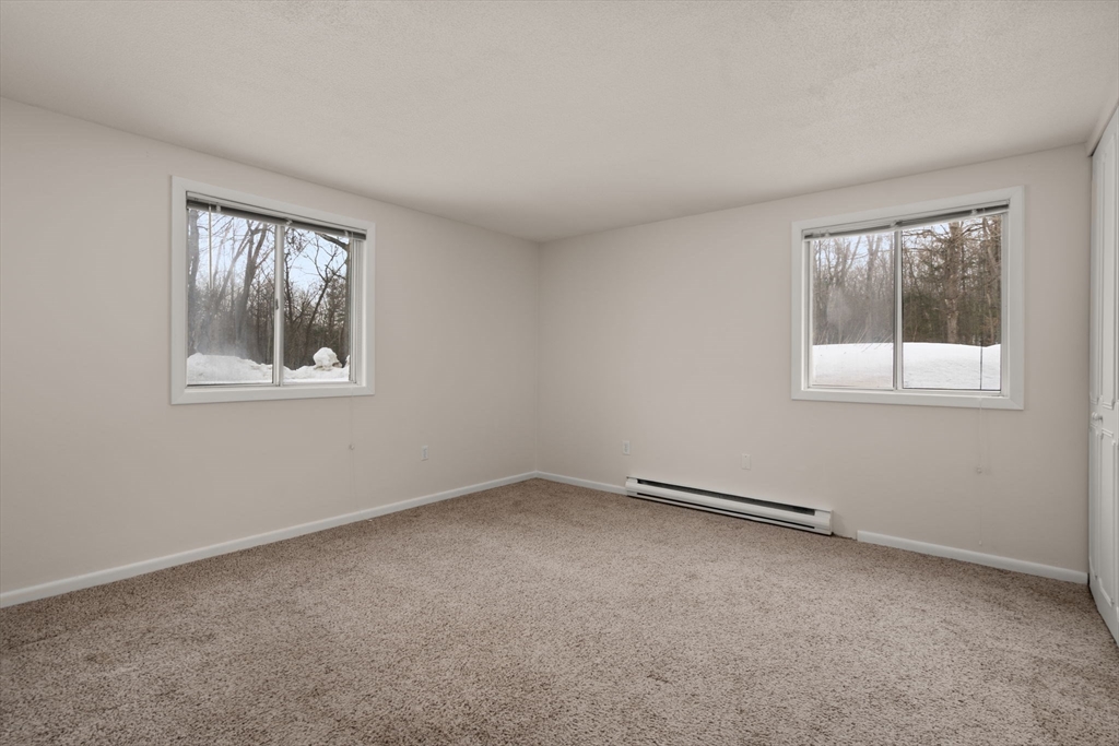 121 Bailey Street, Unit D31 Worcester, MA 01602 - Photo 14 of 25 an empty room with windows