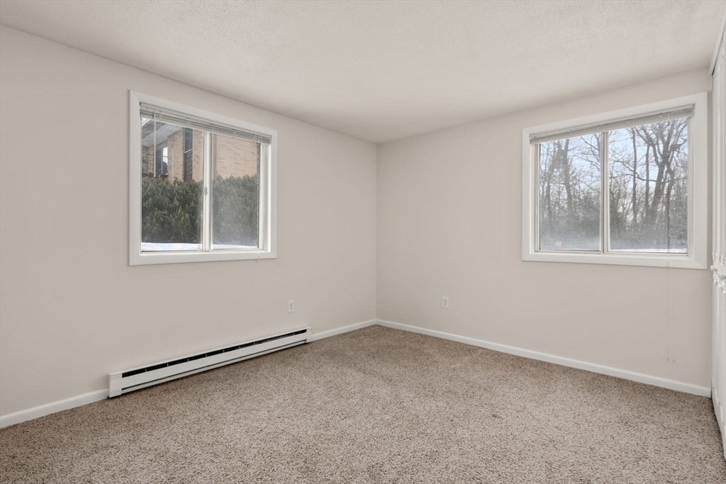 121 Bailey Street, Unit D31 Worcester, MA 01602 - Photo 16 of 25 an empty room with windows