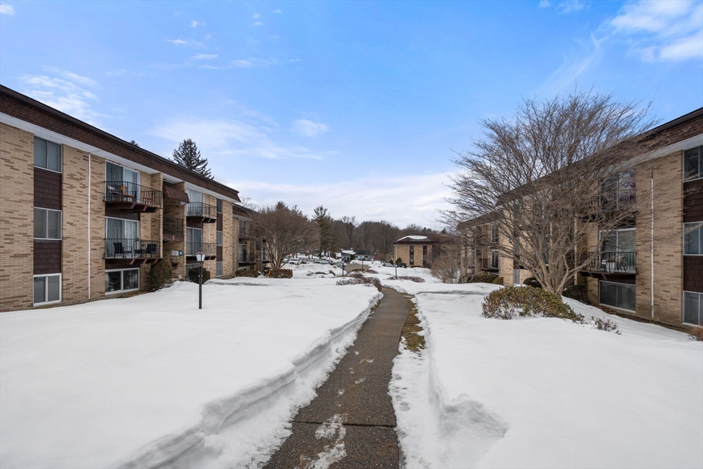 121 Bailey Street, Unit D31 Worcester, MA 01602 - Photo 23 of 25 a view of a backyard of snow