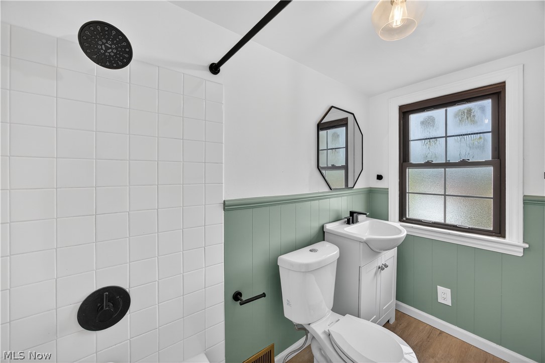 2561 Charney Road Cleveland, OH 44118 - Photo 39 of 47 The third floor Full Bathroom