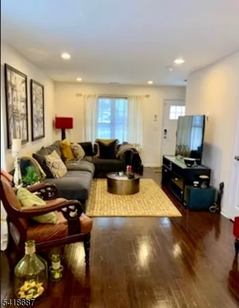 $3,300 | 1131 Frank Street, Roselle, NJ 07203