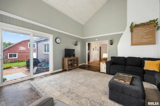 $515,000 | 30794 Dutch Lane, Washington, IL 61571