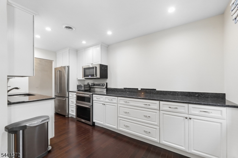 364 East Ridgewood Avenue, Unit 3 Ridgewood, NJ 07450 - Photo 9 of 32