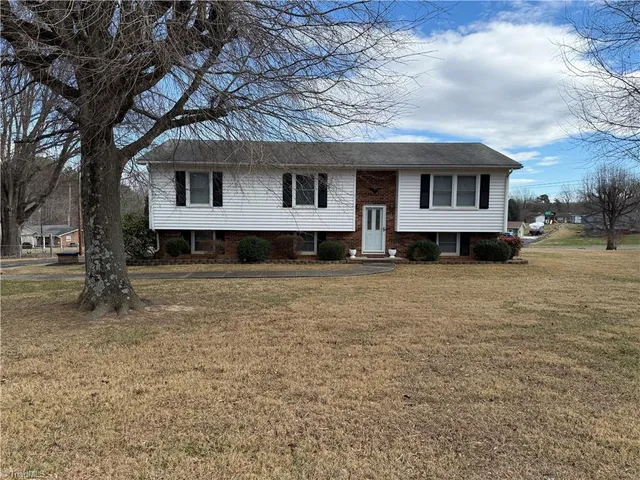 $285,900 | 138 Highland Avenue, Mount Airy, NC 27030