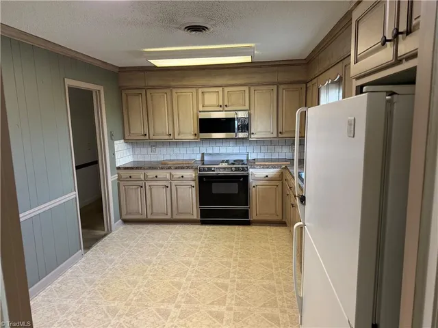 $285,900 | 138 Highland Avenue, Mount Airy, NC 27030