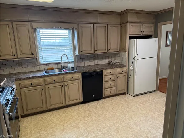 $285,900 | 138 Highland Avenue, Mount Airy, NC 27030