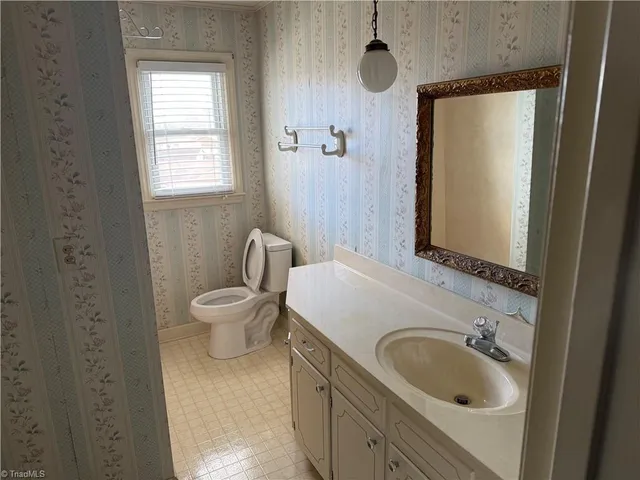 $285,900 | 138 Highland Avenue, Mount Airy, NC 27030