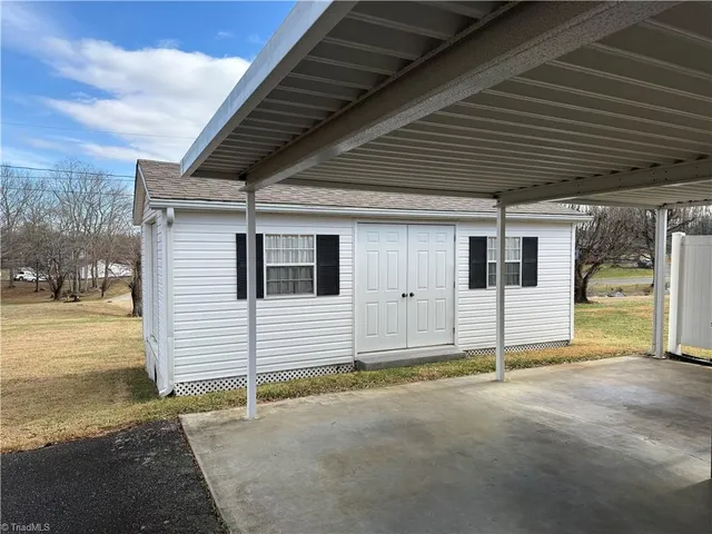 $285,900 | 138 Highland Avenue, Mount Airy, NC 27030