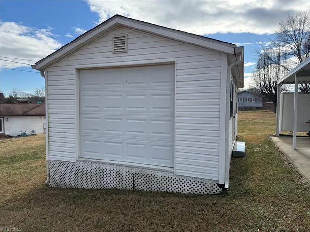 $285,900 | 138 Highland Avenue, Mount Airy, NC 27030