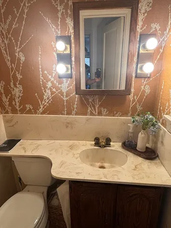 $3,750 | 290 Elm Park Avenue, Elmhurst, IL 60126
