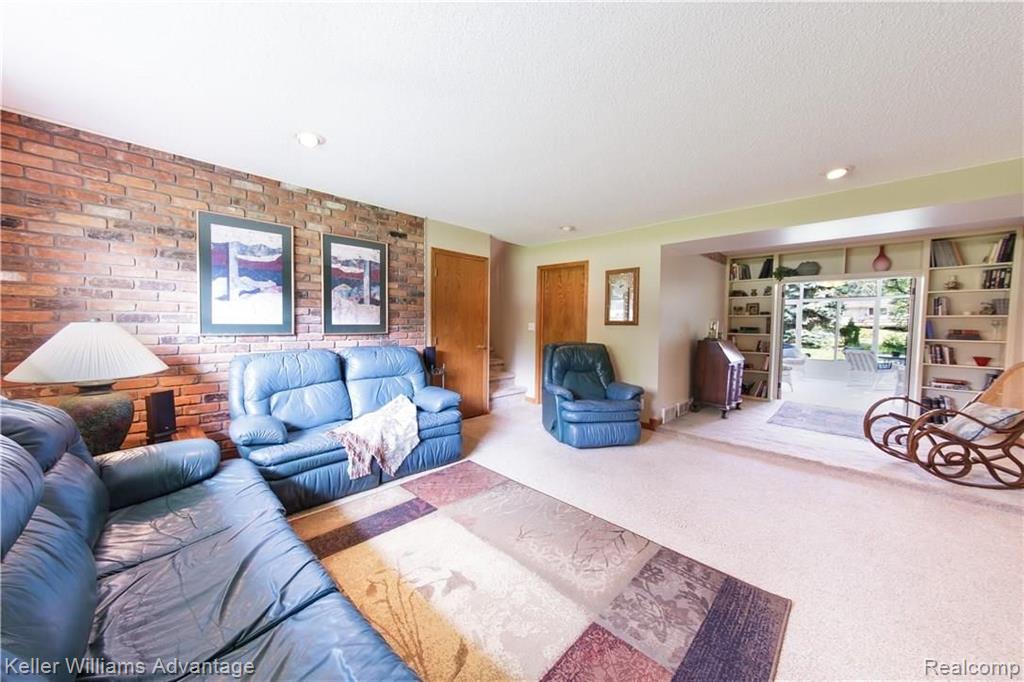 36508 West Lyman Road Farmington Hills, MI 48331 - Photo 17 of 63