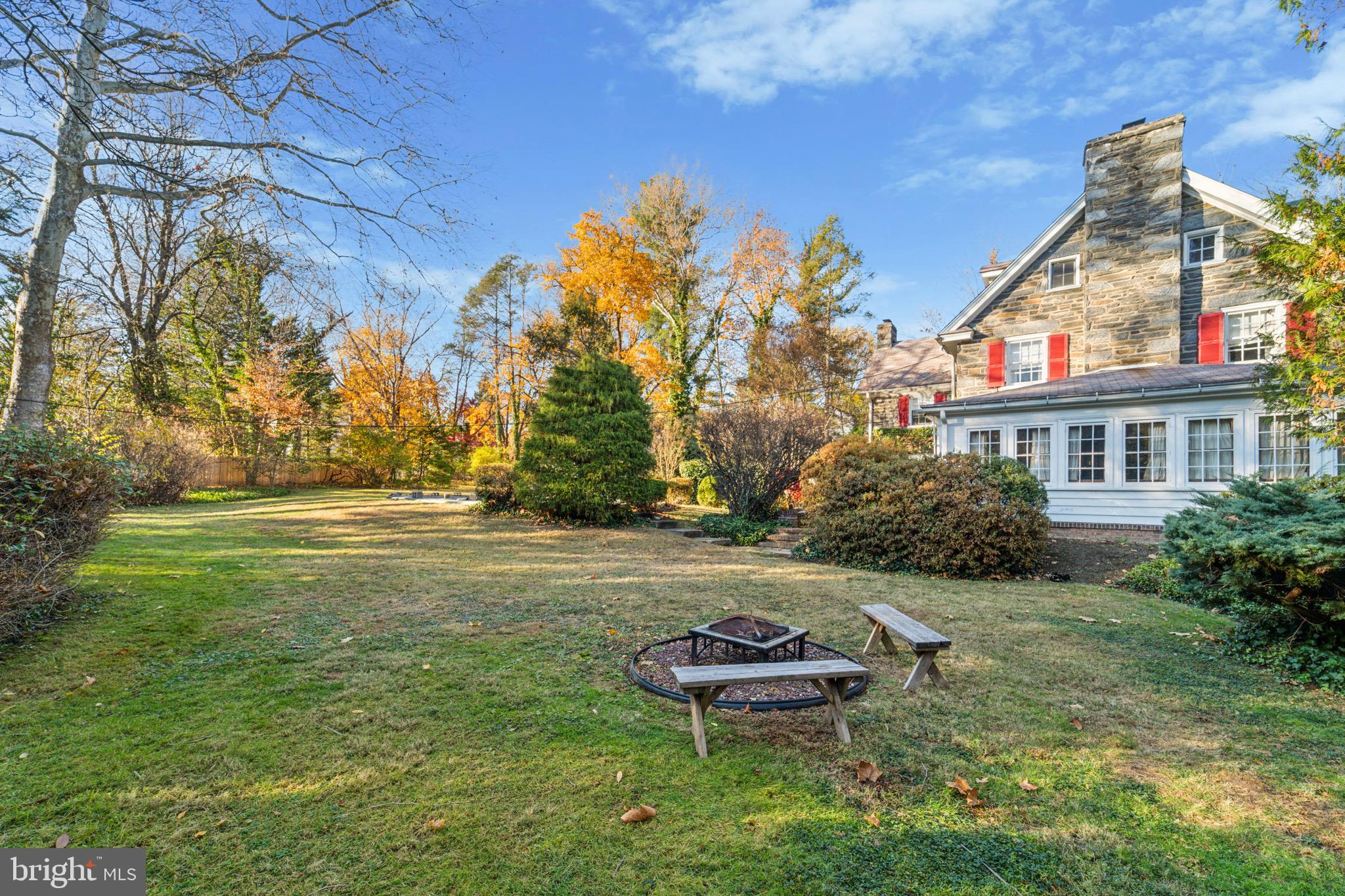 402 Penn Road Wynnewood, PA 19096 - Photo 12 of 75 Side lawn