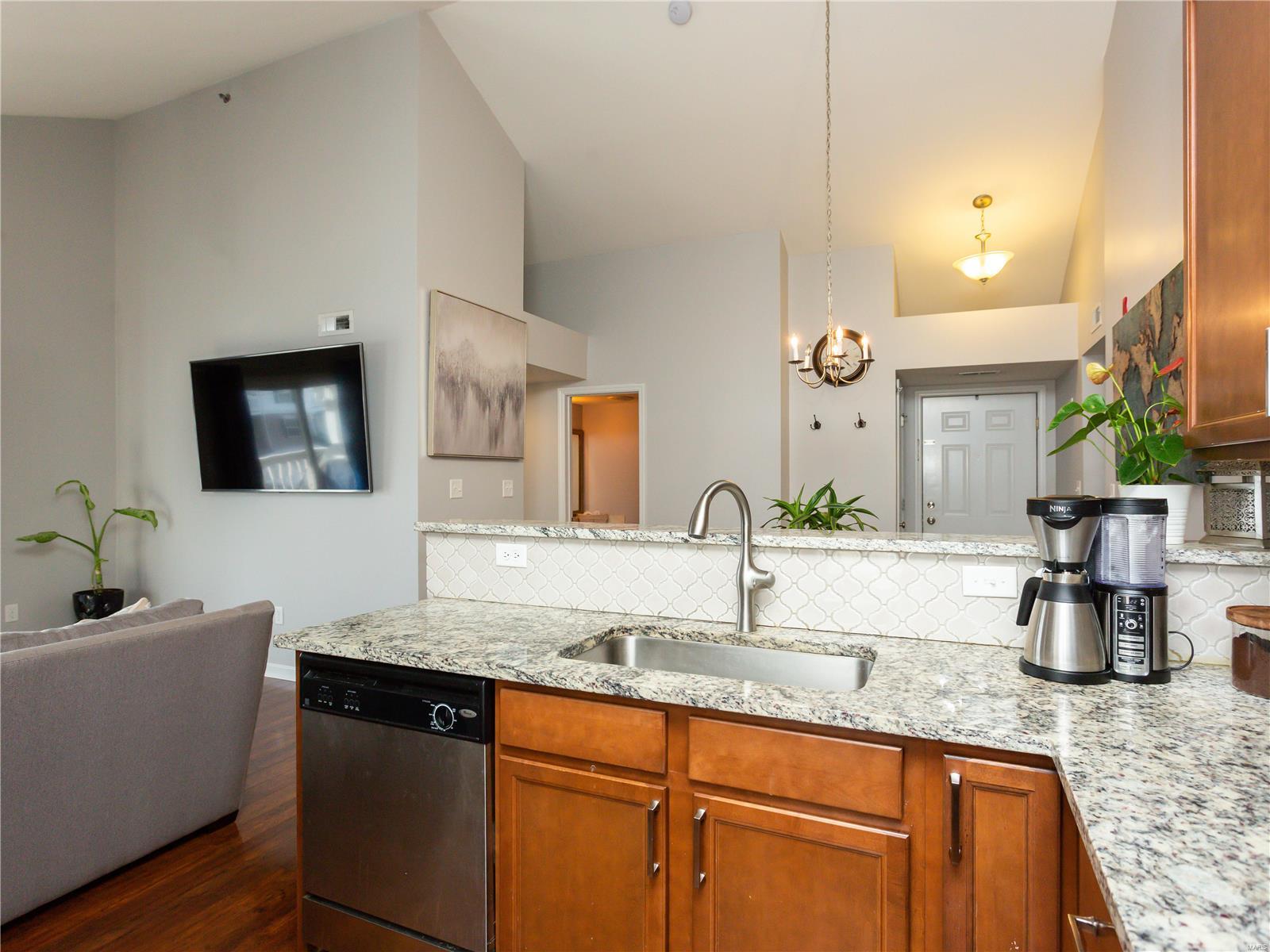 9723 Crayford Road, Unit H St. Louis, MO 63123 - Photo 13 of 27