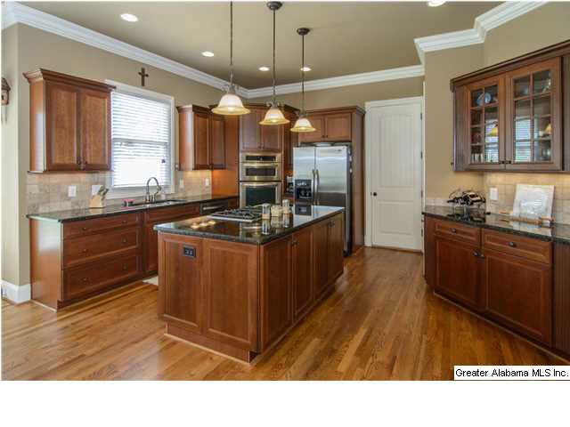 2212 Jacobs Road Vestavia Hills, AL 35216 - Photo 10 of 32