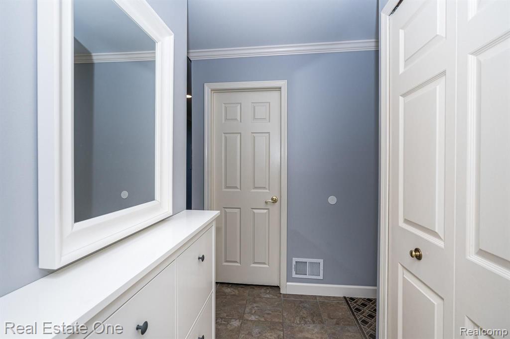 3460 Wedgewood Drive Rochester Hills, MI 48306 - Photo 32 of 47