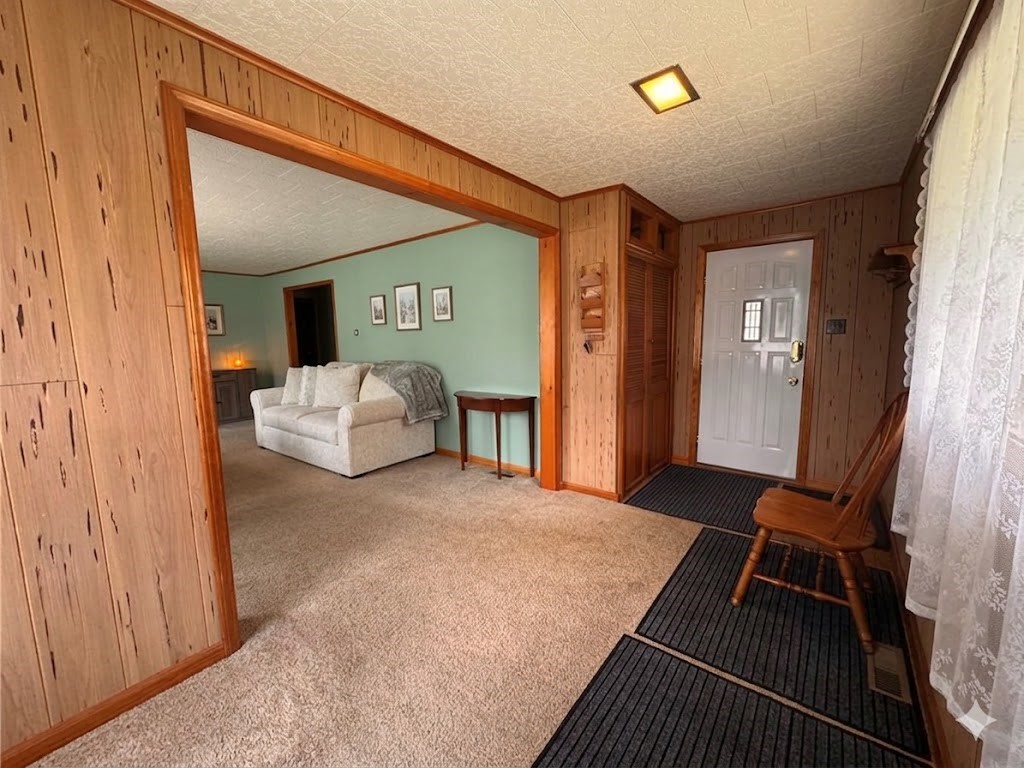 33 T511 Lewis Run, PA 16738 - Photo 16 of 43 Foyer AI removed items