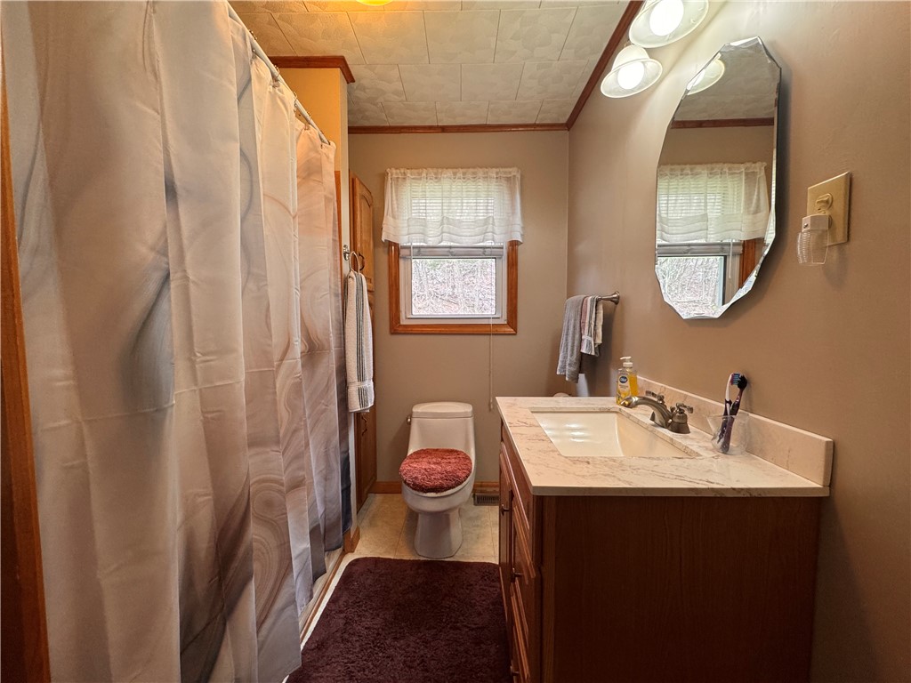 33 T511 Lewis Run, PA 16738 - Photo 24 of 43 Main floor full bath