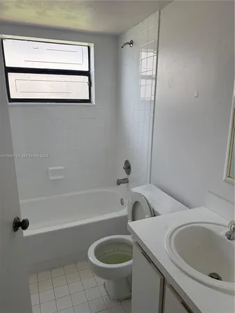 $3,300 | 860 Northeast 207th Terrace, Unit 8106, Miami, FL 33179