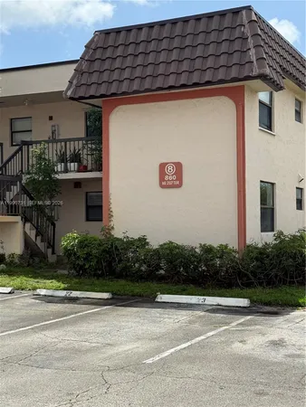 $3,300 | 860 Northeast 207th Terrace, Unit 8106, Miami, FL 33179