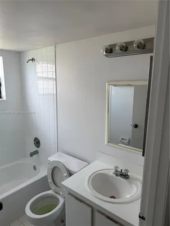 $3,300 | 860 Northeast 207th Terrace, Unit 8106, Miami, FL 33179