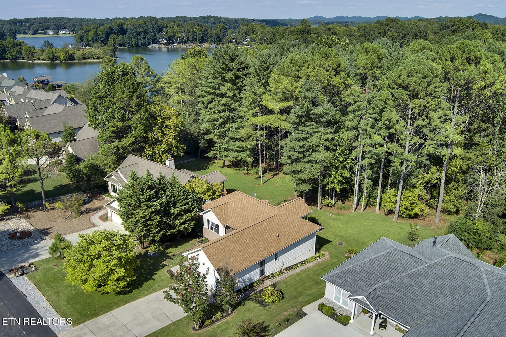 172 Inagehi Way Loudon, TN 37774 - Photo 2 of 56