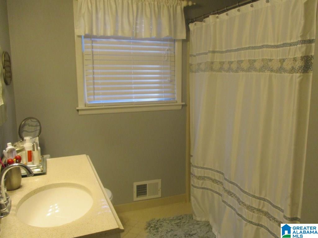 304 Shell Street Anniston, AL 36206 - Photo 10 of 25