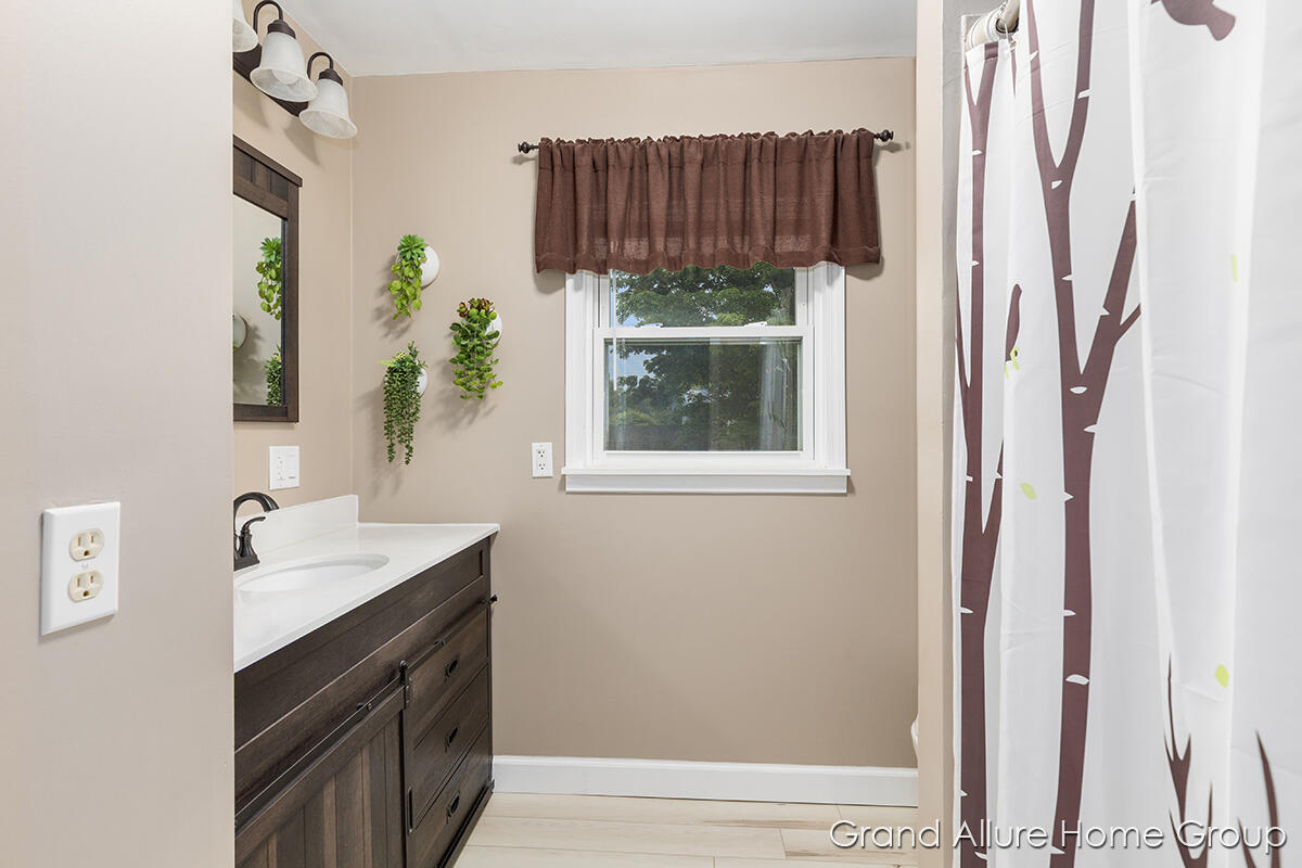 5215 Davis Road Norton Shores, MI 49441 - Photo 12 of 20 IMG_1011