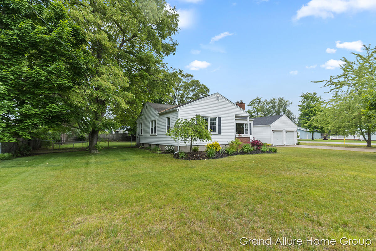 5215 Davis Road Norton Shores, MI 49441 - Photo 2 of 20 IMG_1001
