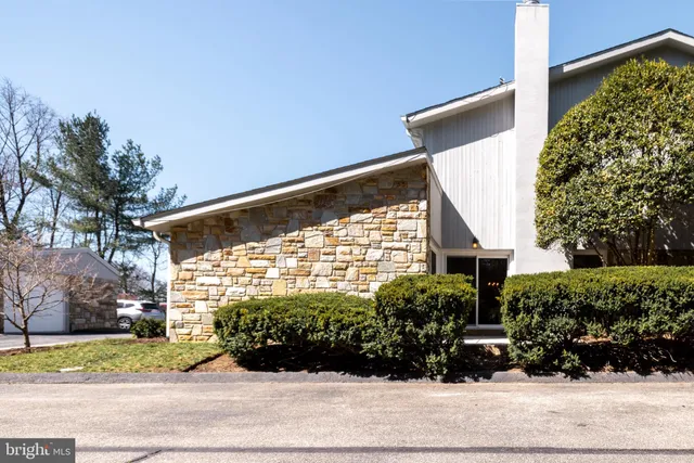 $3,200 | 22 Stone Manor Court, Unit 22, Towson, MD 21204