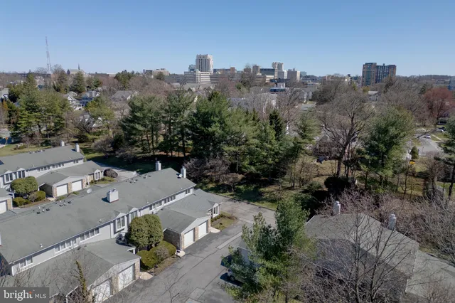 $3,200 | 22 Stone Manor Court, Unit 22, Towson, MD 21204