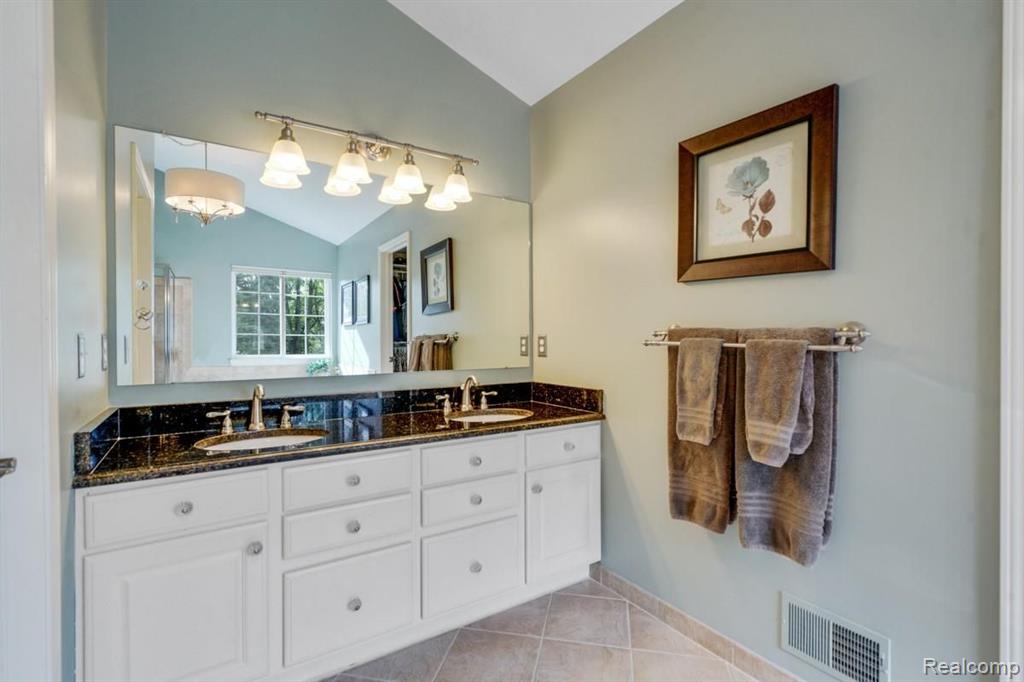 648 Wade Court Rochester Hills, MI 48307 - Photo 25 of 45