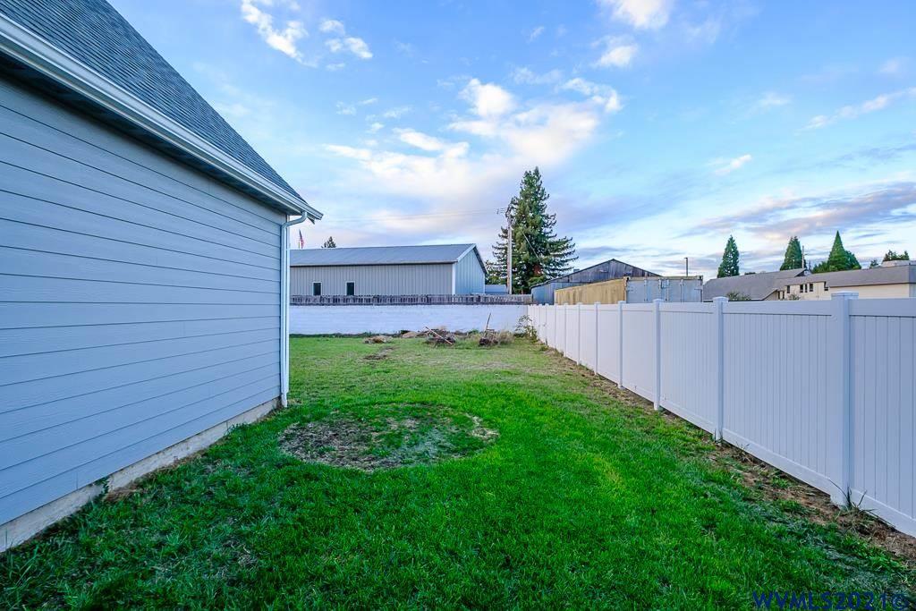 1145 South 9th Street Lebanon, OR 97355 - Photo 39 of 42
