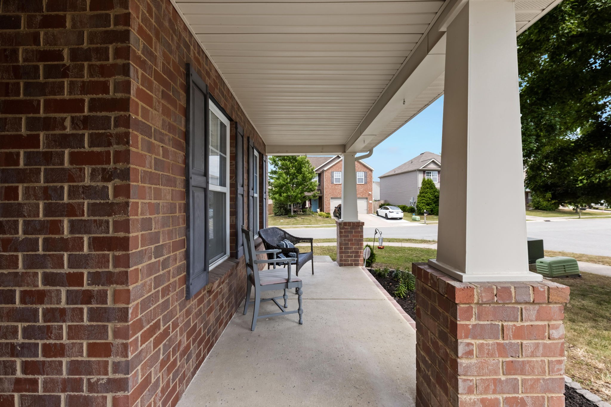 7 Shady Valley Drive Lebanon, TN 37087 - Photo 4 of 51 a view of a patio with table and chairs and potted plants