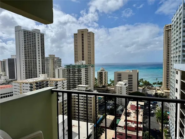 $4,900 | 2440 Kūhiō Avenue, Unit 2105, Honolulu, HI 96815